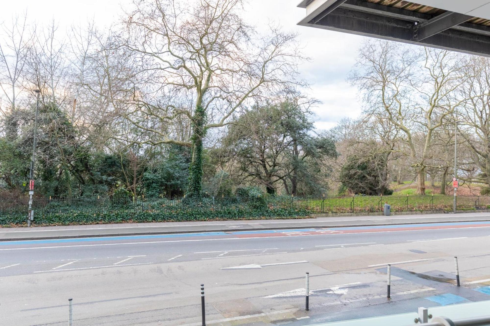 Minimal With Views Over Battersea Park * Londra